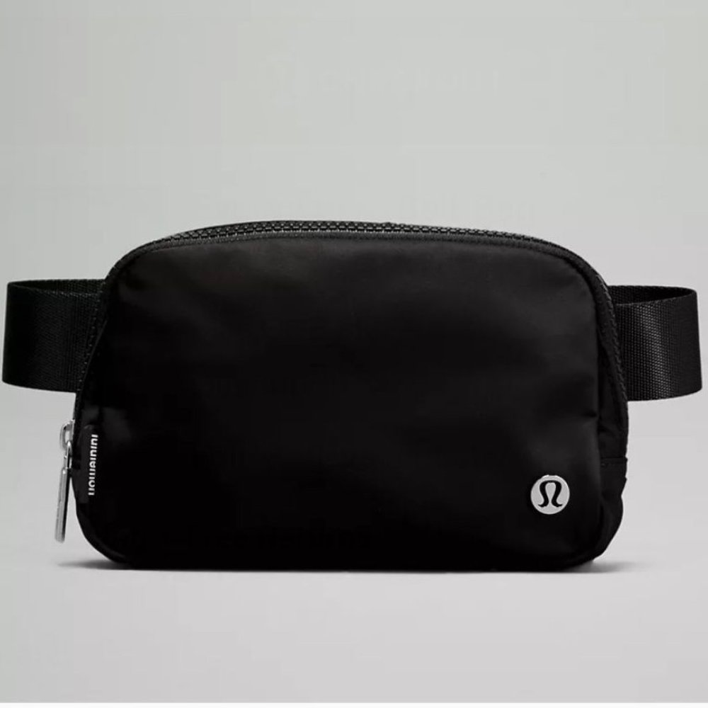 Lululemon Everywhere Belt Bag Black NWT